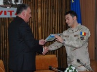 MODELE de urmat: Prefectul Ioan Marinescu i-a acordat o diplomă de excelență eroului întors din Afganistan!