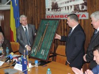 Dâmbovița: Donație de carte pentru Raionul Ialoveni din Rep. Moldova și un cadou special al fraților de peste Prut!