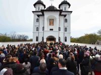 A fost târnosită biserica nou construită din satul Broșteni, comuna Produlești! (foto)