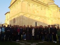 100 de tineri basarabeni în vizită la Mănăstirea Dealu