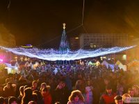 Târgoviște: Au fost aprinse luminițele și bradul de Crăciun! (foto)