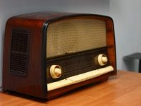 Târgoviște, 1 noiembrie: Expoziție impresionantă de aparate radio, patefoane, casetofoane, magnetofoane