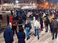FOTO – VIDEO: Târgoviștea ÎN STRADĂ! Sute de tineri protestează împotriva restricțiilor impuse de autorități
