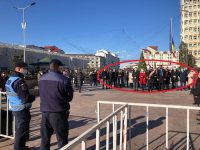 Delegația Primăriei Târgoviște, gest de protest față de amplasarea gardurilor la sărbătoarea Zilei Naționale / mesajul primarului