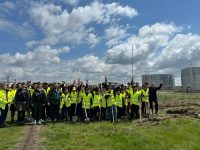 Copiii din Corbii Mari – comisari de mediu pentru o zi / 300 de puieți de salcâm plantați