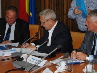 Liviu Dragnea a semnat contractele de finanțare REGIO pentru Grupul Școlar Agricol Voinești și Școala Gura Șuții