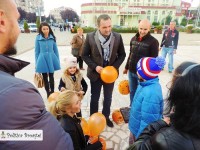 HALLOWEEN: Primarul Cristian Stan și TSD Târgoviște au oferit copiilor dovlecei sculptați și dulciuri!