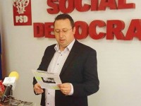 Pucioasa: Constantin Ana îi arată primarului Bădău fluturașul electoral din 2008 >> Nu mai suport ipocrizia lui!