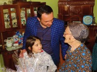 Mărțișor special oferit de primarul Cristian Stan unei doamne de 103 ani din Târgoviște!