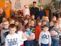 Parteneriat Biserică – Școală: Daruri pentru copiii Grădiniței nr. 1 Moreni!