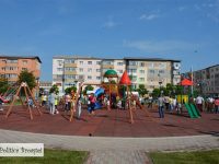 Târgoviște: Unul dintre cele mai frumoase locuri de joacă din municipiu a fost inaugurat astăzi, în micro 11, lângă Piața Vlad Țepeș (foto)