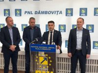 Prezență supriză la conferința PNL Dâmbovița: Cosmin Bozieru (PRO ROMÂNIA), lângă viitorii colegi de partid?!