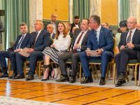 Astăzi, la Palatul Victoria: CJ Dâmbovița și Primăria Târgoviște, beneficiari ai celui mai mare proiect de dotare a unităților de învățământ