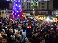 Târgoviște: A fost aprins bradul și s-a deschis Orășelul lui Moș Crăciun (foto)